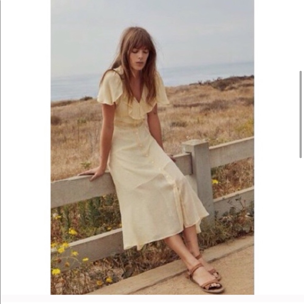 The Daisy Dress L fits like Medium